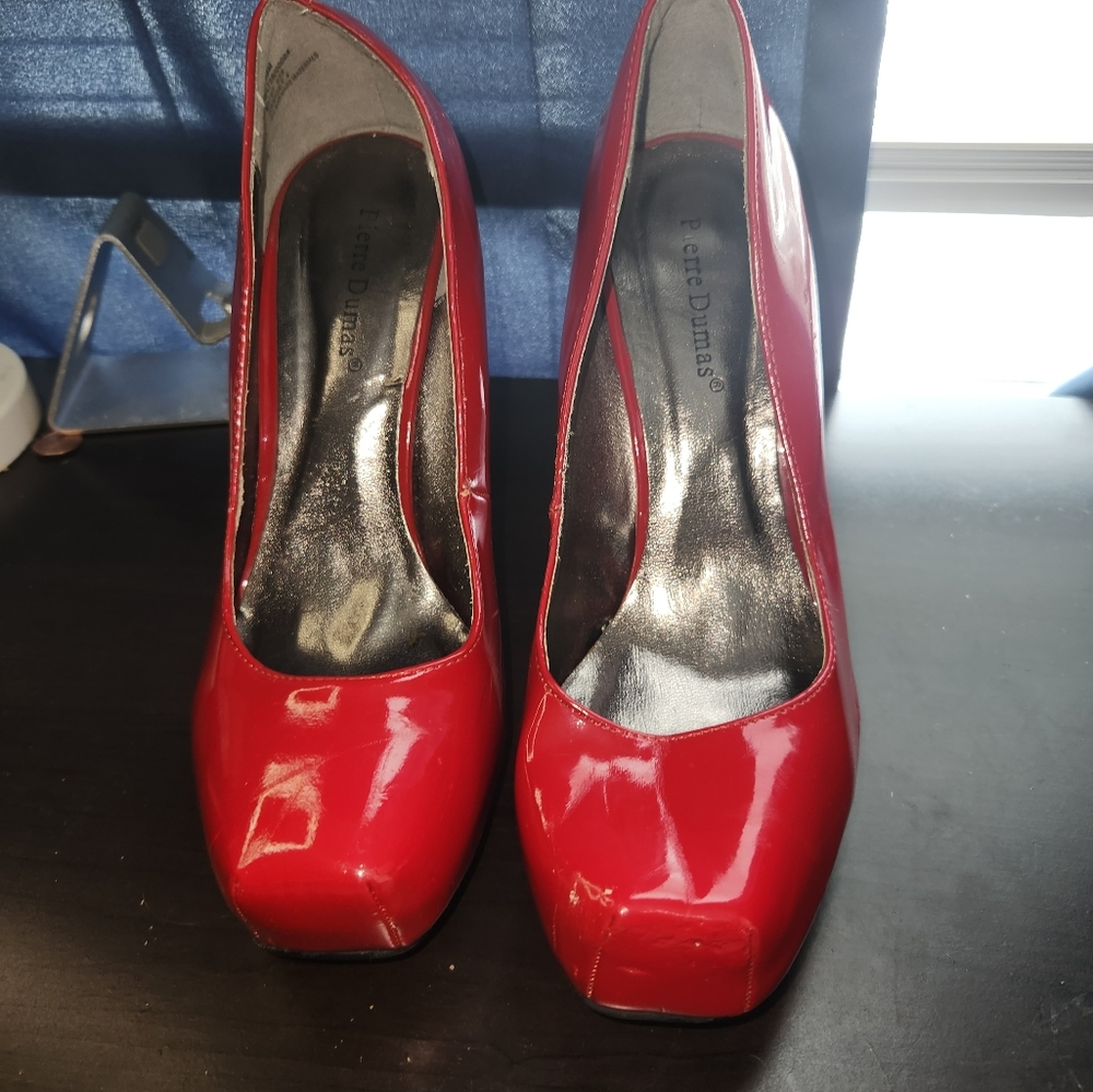 Red shiny heel